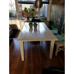 50 euro. Witte eettafel, poten kunnen los.
