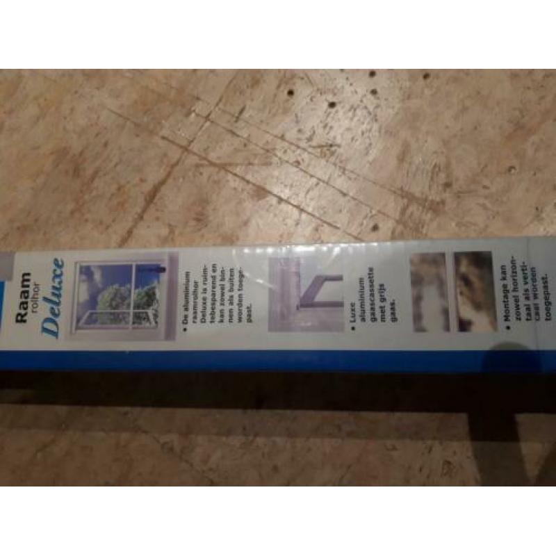 Te koop Fikszo de luxe raamrolhor.