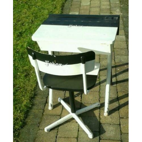 Lessenaar met stoel