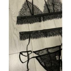 Nieuwe zwarte lingerieset maat L slip bh jarretelgordel 80CD