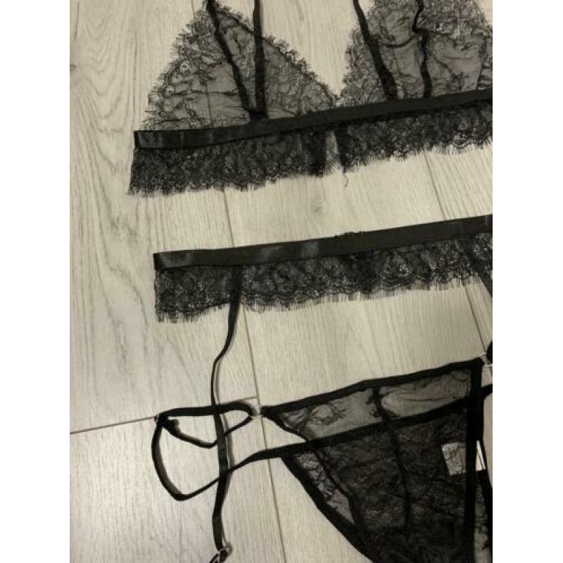 Nieuwe zwarte lingerieset maat L slip bh jarretelgordel 80CD
