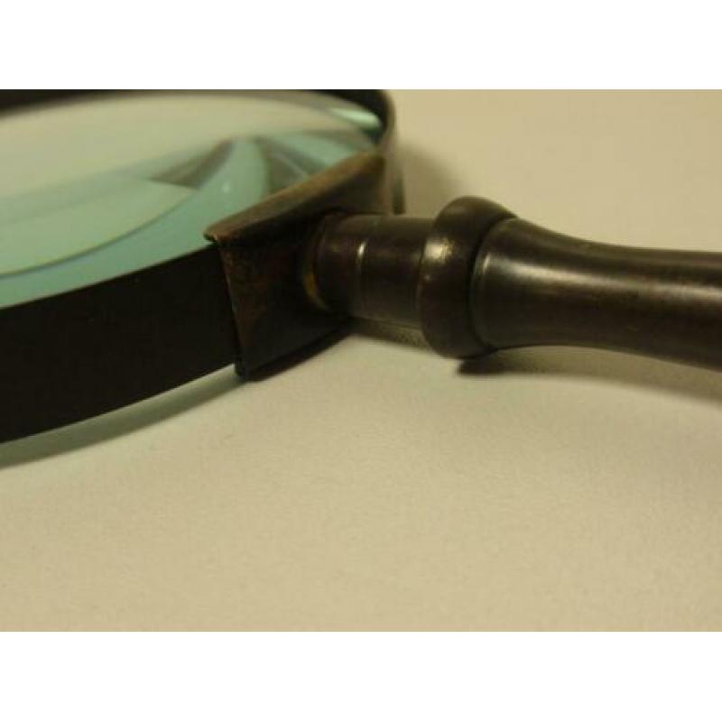 Antiek vergrootglas / loep met mooi bewerkt bronzen handvat