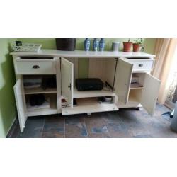 Gratis! Leuk groot wit robuust dressoir.