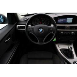 BMW 3 Serie Touring 320i Business Line *Lees advertentie* |