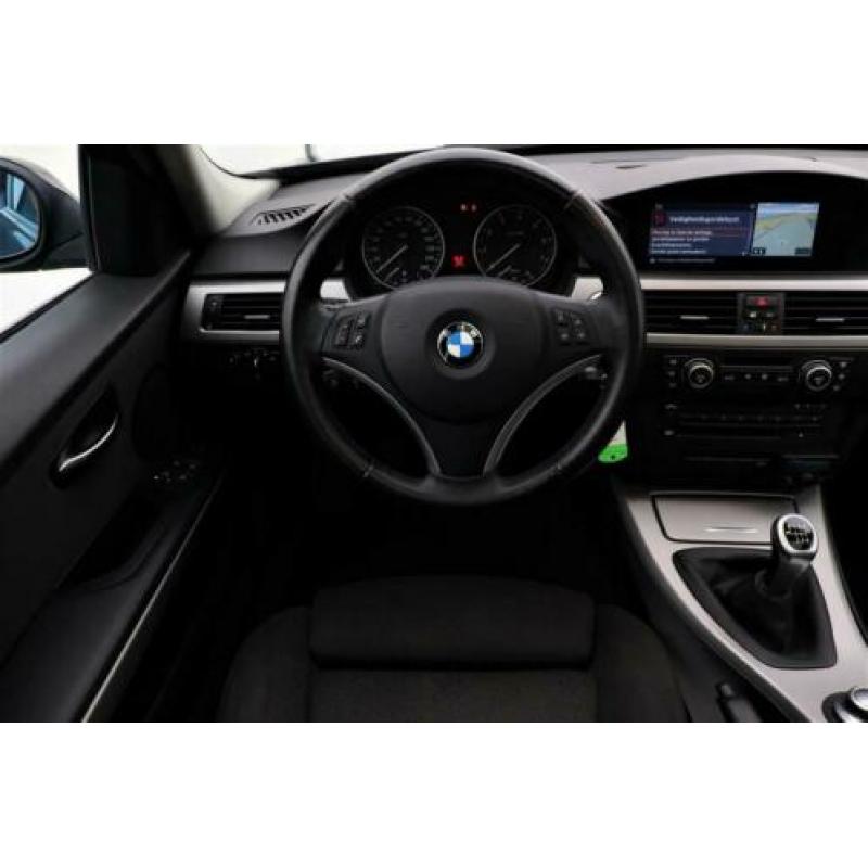 BMW 3 Serie Touring 320i Business Line *Lees advertentie* |