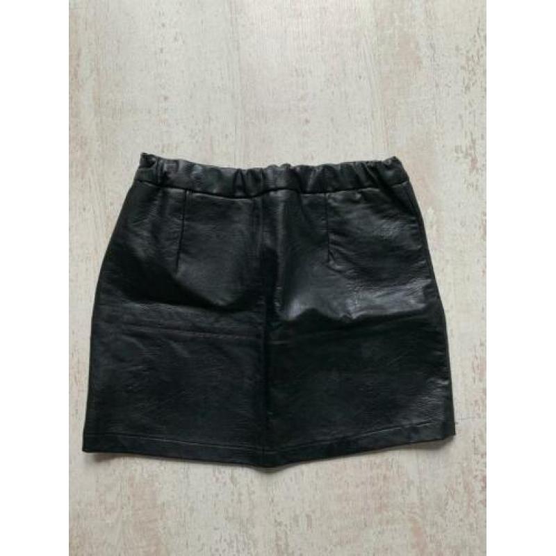 Leuke leatherlook rok van Saar en Suus maat XS 176