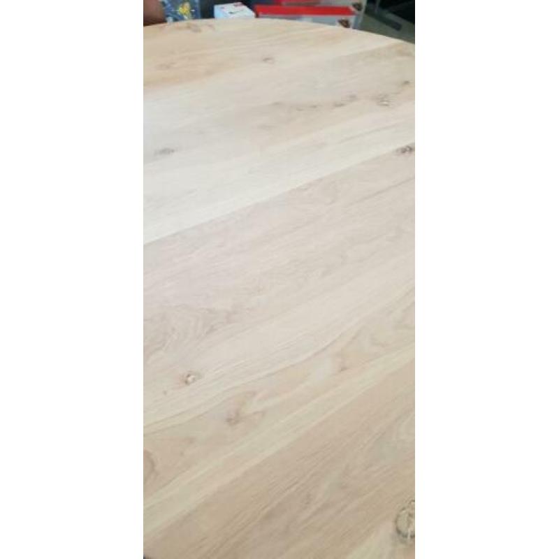 #555 massief eiken ronde eettafel 140 doorsnee