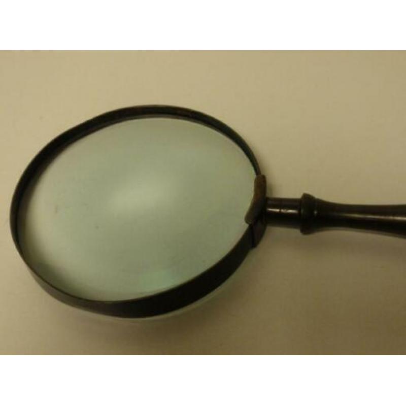 Antiek vergrootglas / loep met mooi bewerkt bronzen handvat