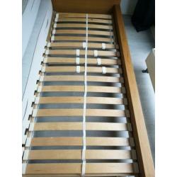 180 * 220 bed ikea malm + lattenbodem 90 en matrassen