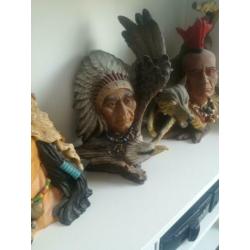 Grote indianen beelden (+/- 40 cm) hoog