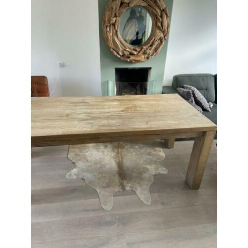 mooie houten eettafel met 6 stoelen