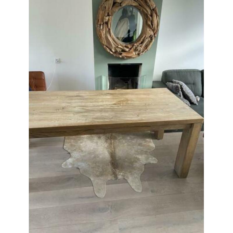 mooie houten eettafel met 6 stoelen