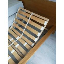 180 * 220 bed ikea malm + lattenbodem 90 en matrassen