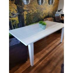50 euro. Witte eettafel, poten kunnen los.