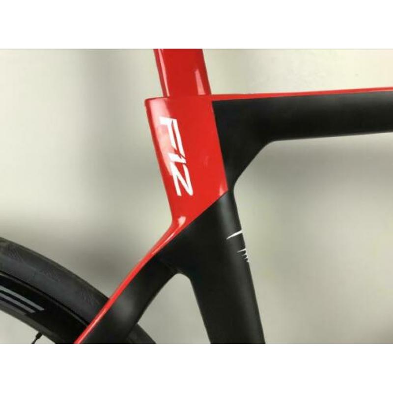 Pinarello Dogma F12 Disc op voorraad bij Scholten Cycling