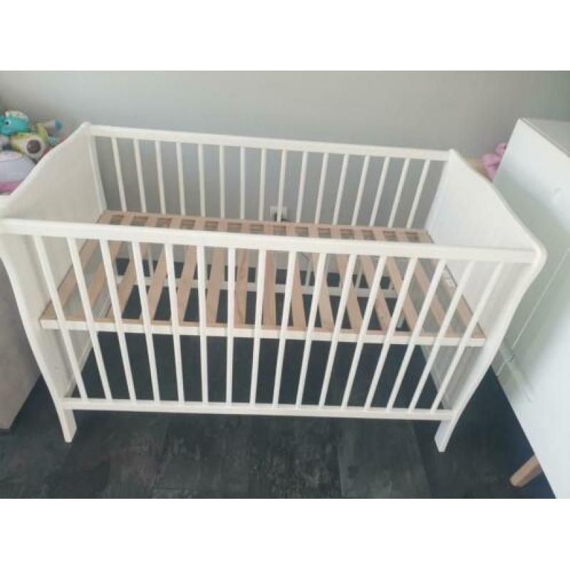 Mooi ledikant met matras