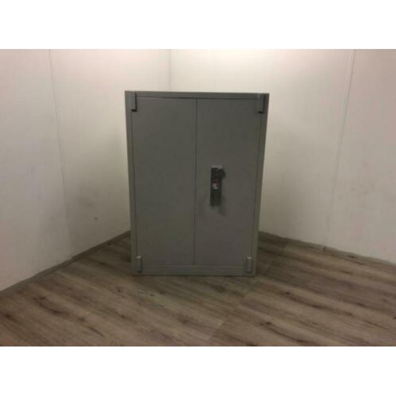 Brandwerende kast van Overtoom 135 cm hoog