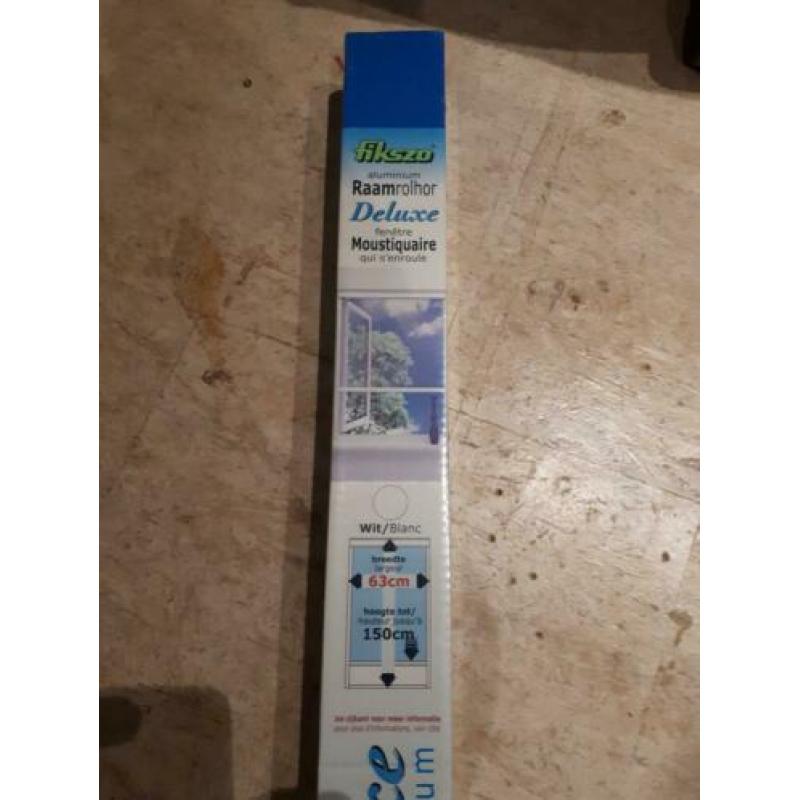 Te koop Fikszo de luxe raamrolhor.