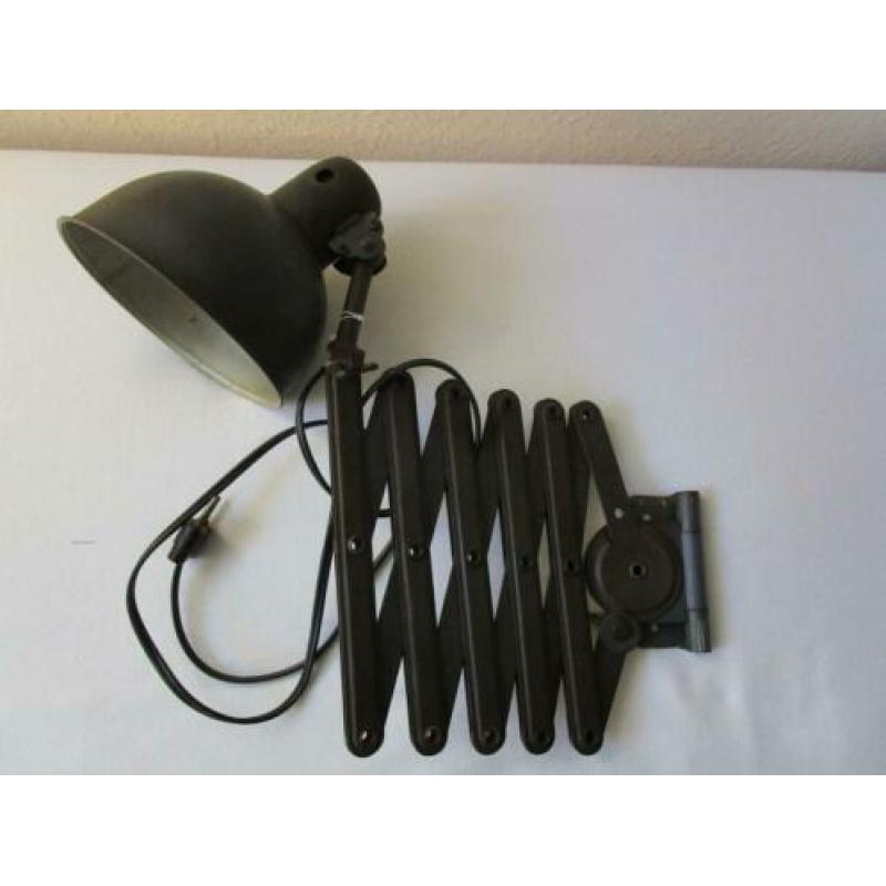 Antieke industriële wandlamp