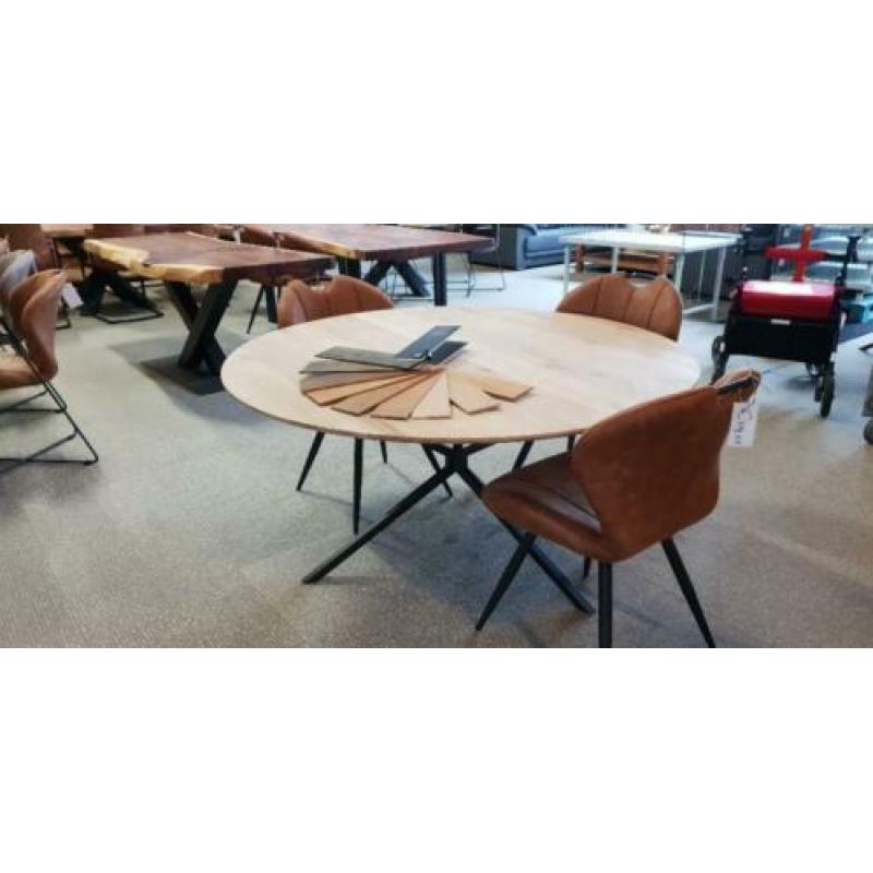 #555 massief eiken ronde eettafel 140 doorsnee