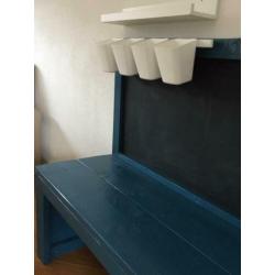 Mooie steigerhouten kinderspeeltafel met krijtbord