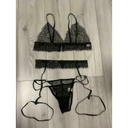 Nieuwe zwarte lingerieset maat L slip bh jarretelgordel 80CD