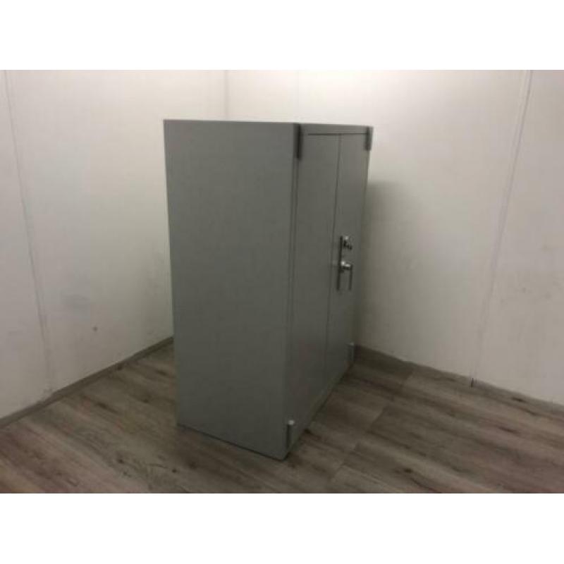 Brandwerende kast van Overtoom 135 cm hoog