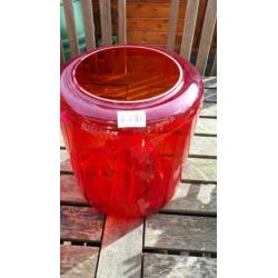 Rode glazen vaas!! Doorsnee 16cm/hgt 30 cm. Nieuw in doos.