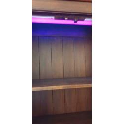 Vitrinekast met extra blacklight
