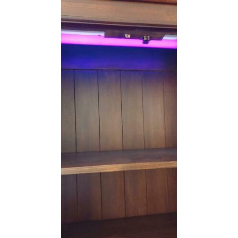 Vitrinekast met extra blacklight