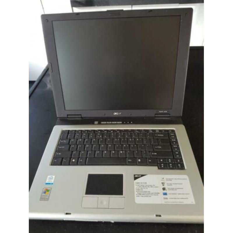 Laptop acer. Leeg. Alleen goed scherm en toetsenbord muis