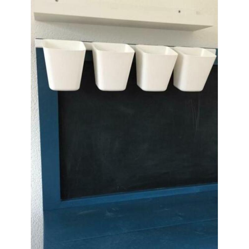 Mooie steigerhouten kinderspeeltafel met krijtbord