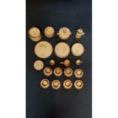 Uitgebreid puntgaaf Engels Servies Denby memories