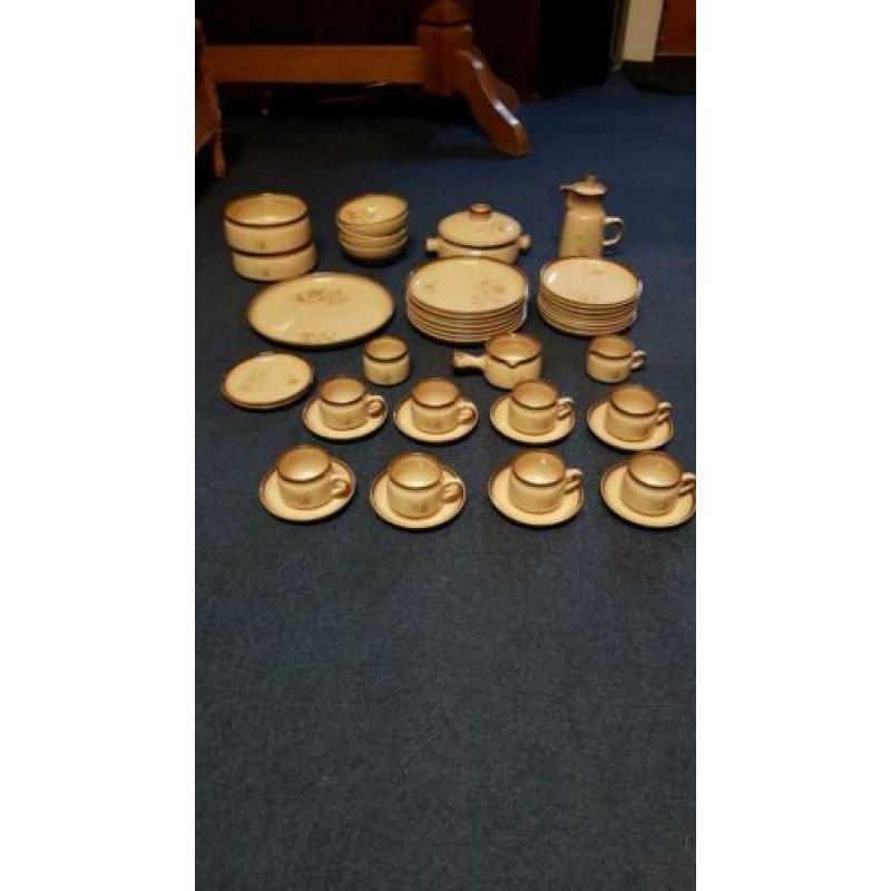 Uitgebreid puntgaaf Engels Servies Denby memories