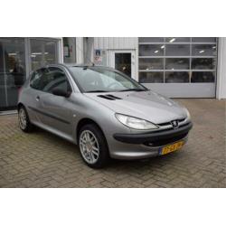 Peugeot 206 1.1 XR *Lichtm. wielen - leuke auto!* (bj 2001)