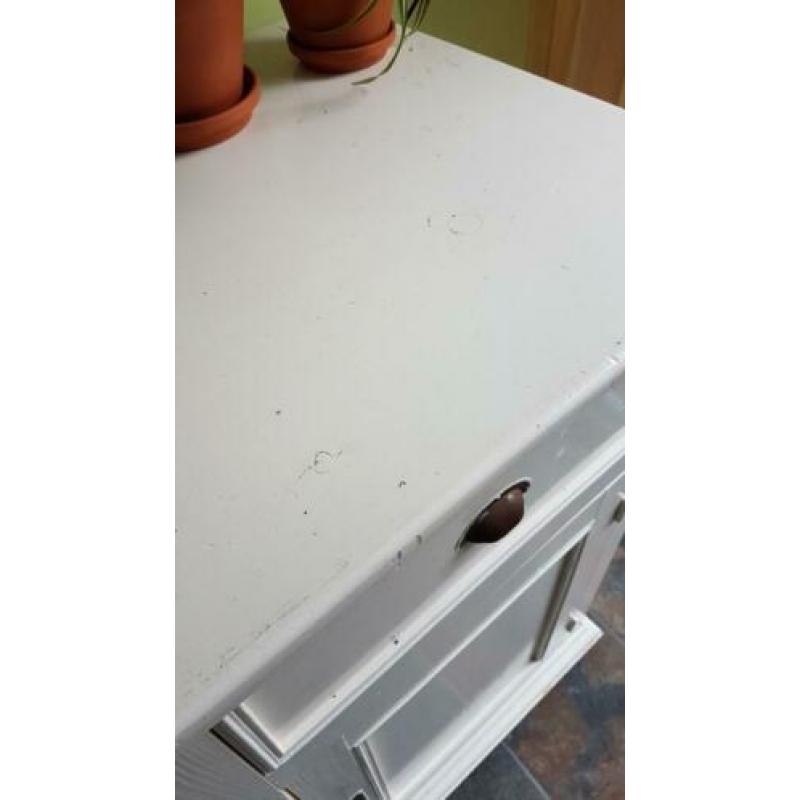 Gratis! Leuk groot wit robuust dressoir.