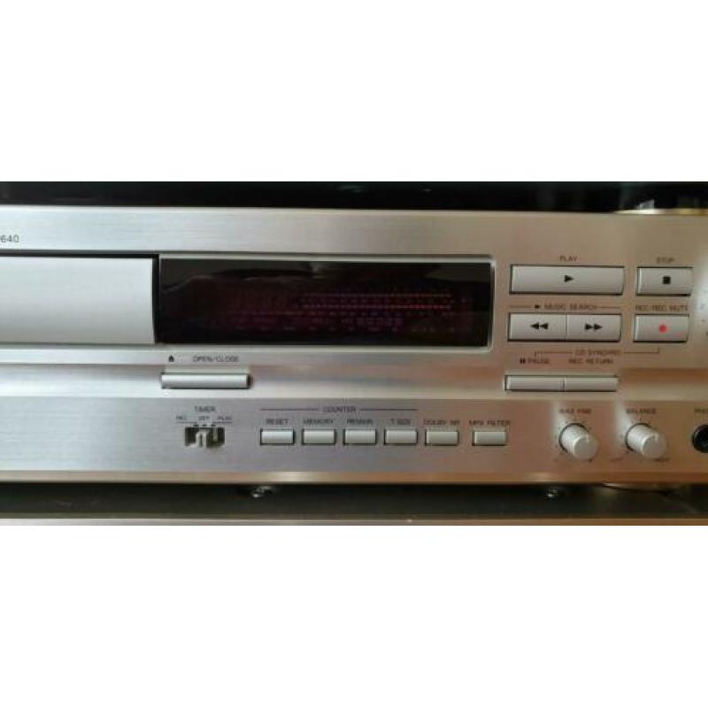 In zeer goede staat verkerende Denon DRS-640 cassettedeck.