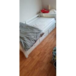 Mooi junior bed.ziet er nog heel goed uit.