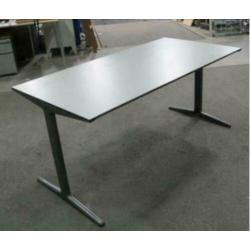 Ahrend mehes bureau 160x80 verstelbaar hoogte
