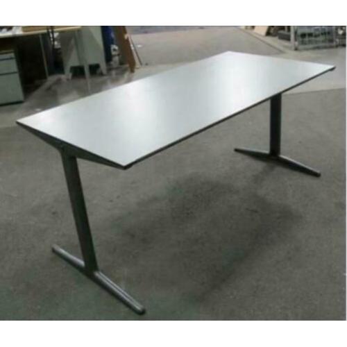 Ahrend mehes bureau 160x80 verstelbaar hoogte
