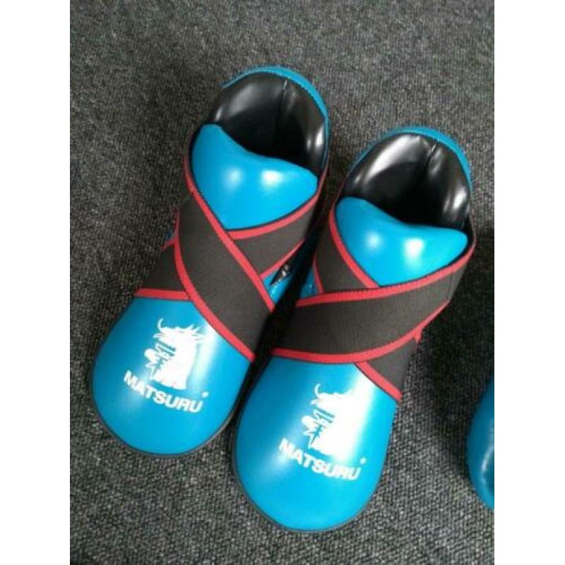 Taekwondo uitrusting pak schoenen handschoenen