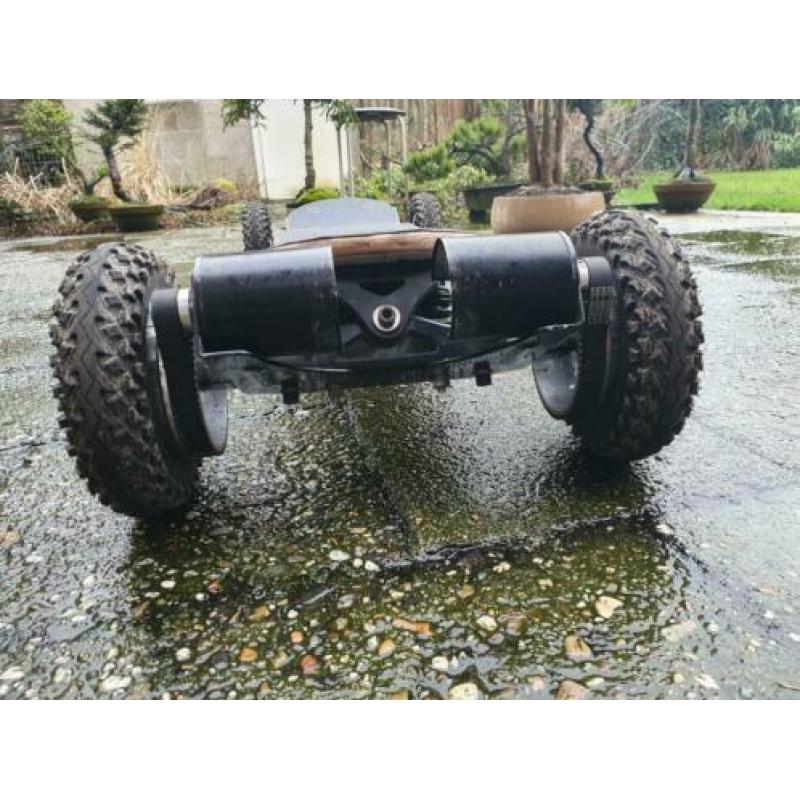 Off-road elektrische skateboard
