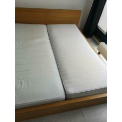 180 * 220 bed ikea malm + lattenbodem 90 en matrassen