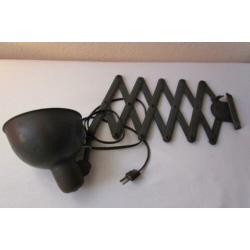 Antieke industriële wandlamp