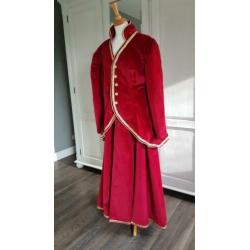 Rood fluwelen kostuum maat XL (44-46)