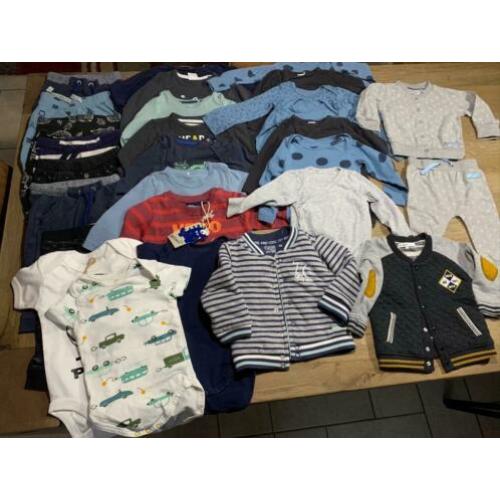 Veel mooie zo goed als nieuwe babykleertjes, maat 68.
