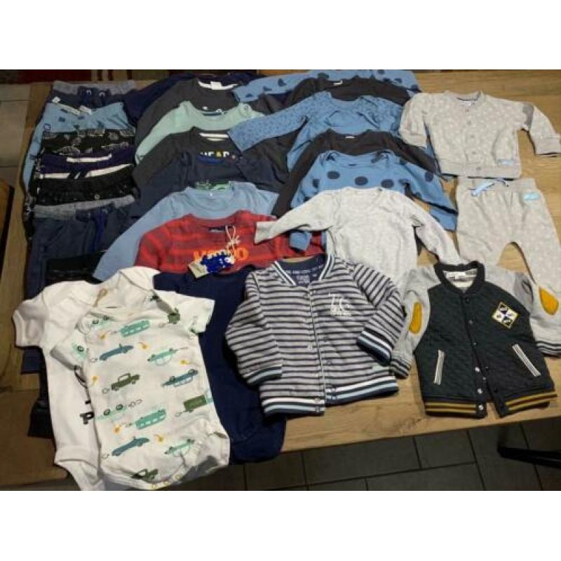 Veel mooie zo goed als nieuwe babykleertjes, maat 68.