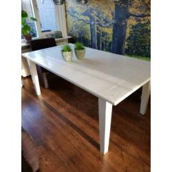 50 euro. Witte eettafel, poten kunnen los.
