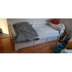 Mooi junior bed.ziet er nog heel goed uit.