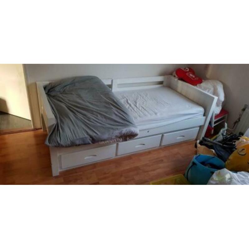 Mooi junior bed.ziet er nog heel goed uit.